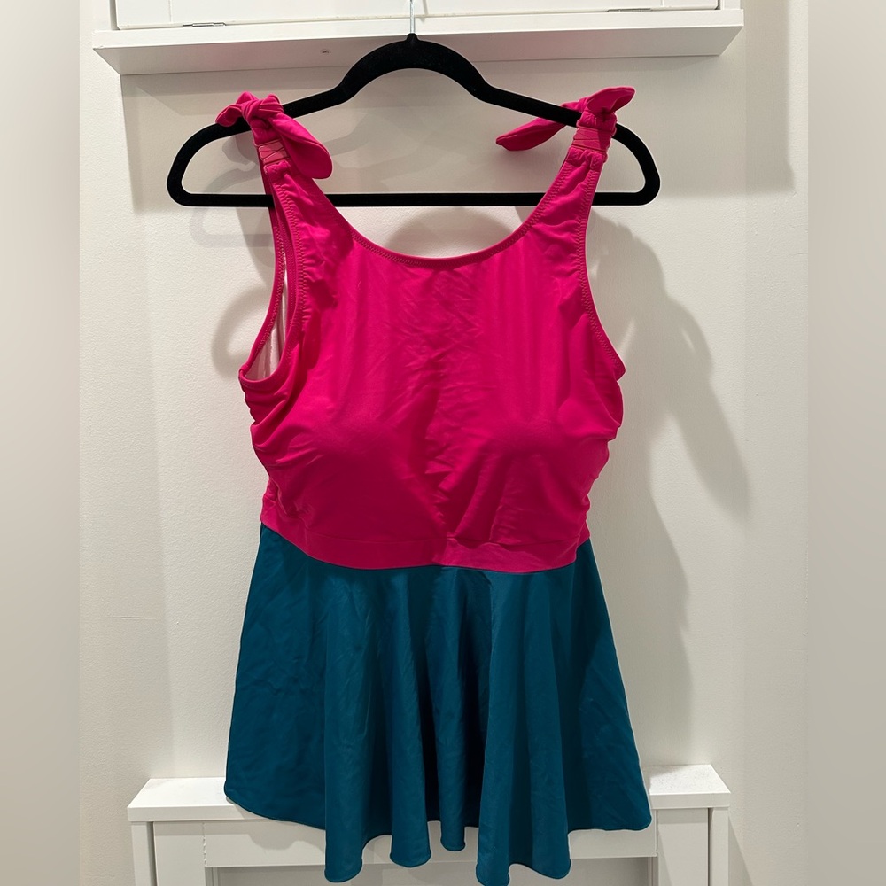 Latched Mama nursing tankini size large